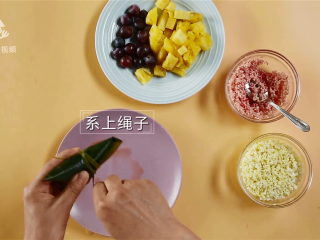 甜粽子和咸粽子都过时了！鲜果粽子才是王道 