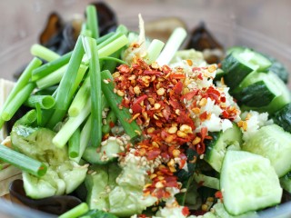 黄瓜腐竹拌木耳 