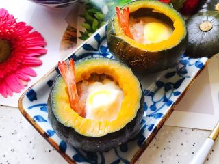 鹌鹑蛋鲜虾贝贝小南瓜盅 