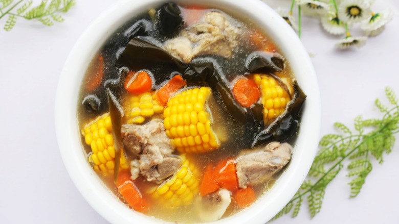 玉米海带筒骨汤 