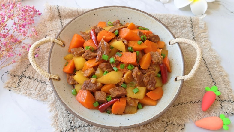 胡萝卜炖牛腩 